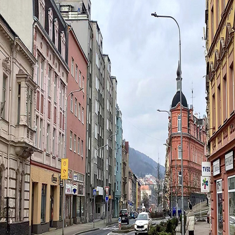 Najlepší sprievodca osvetlením skladu: LED High Bay, lineárne a inteligentné možnosti